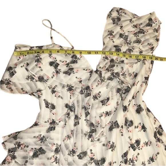 Elliatt Revolve Bloom Floral Print Asymmetric Dress size Women’s Large - Picture 11 of 11